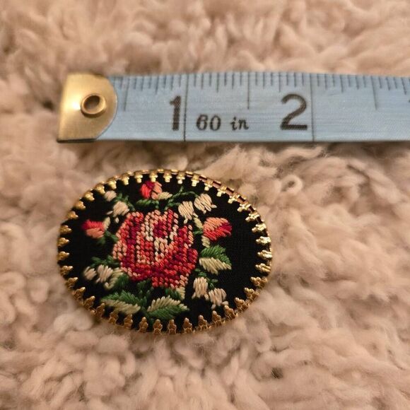 Vintage Petit Pointe Needlepoint Brooch Pin - Picture 5 of 5